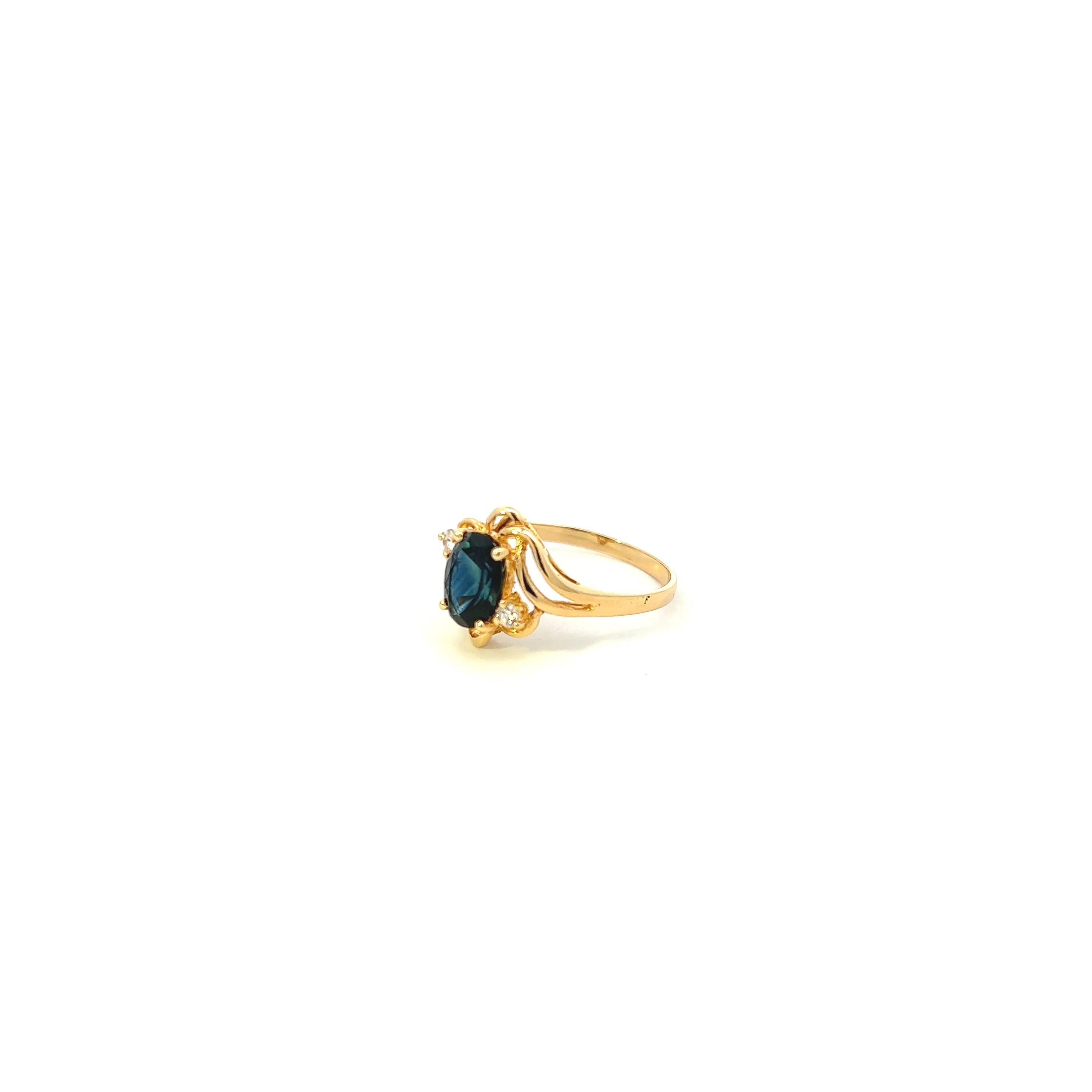 18K Yellow Gold Oval And Diamond Fashion Ring (.10ctw)