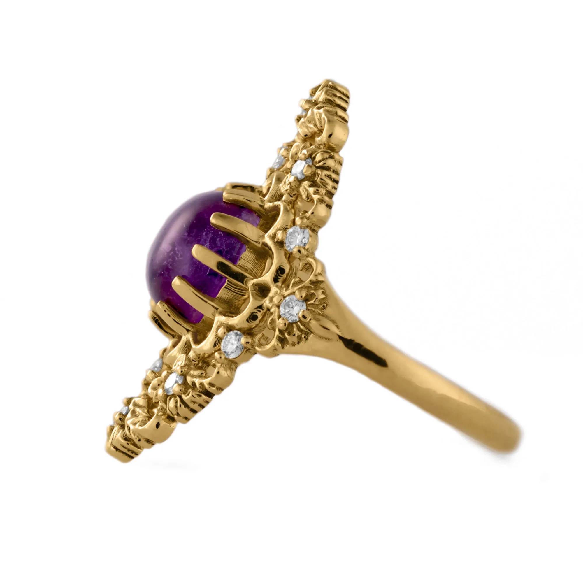Amethyst Oval Ring in 18K Yellow Gold with Diamonds