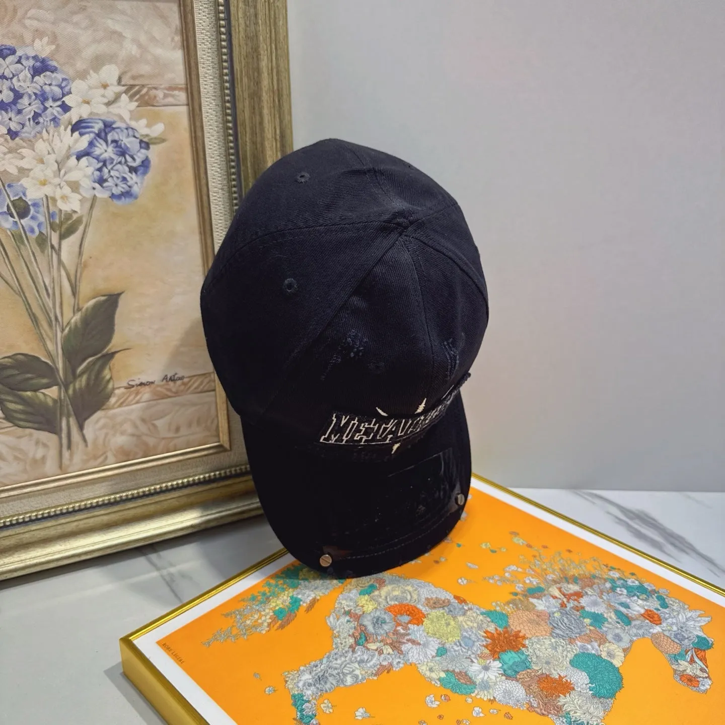 Avant-garde Embroidery Pattern Hat
