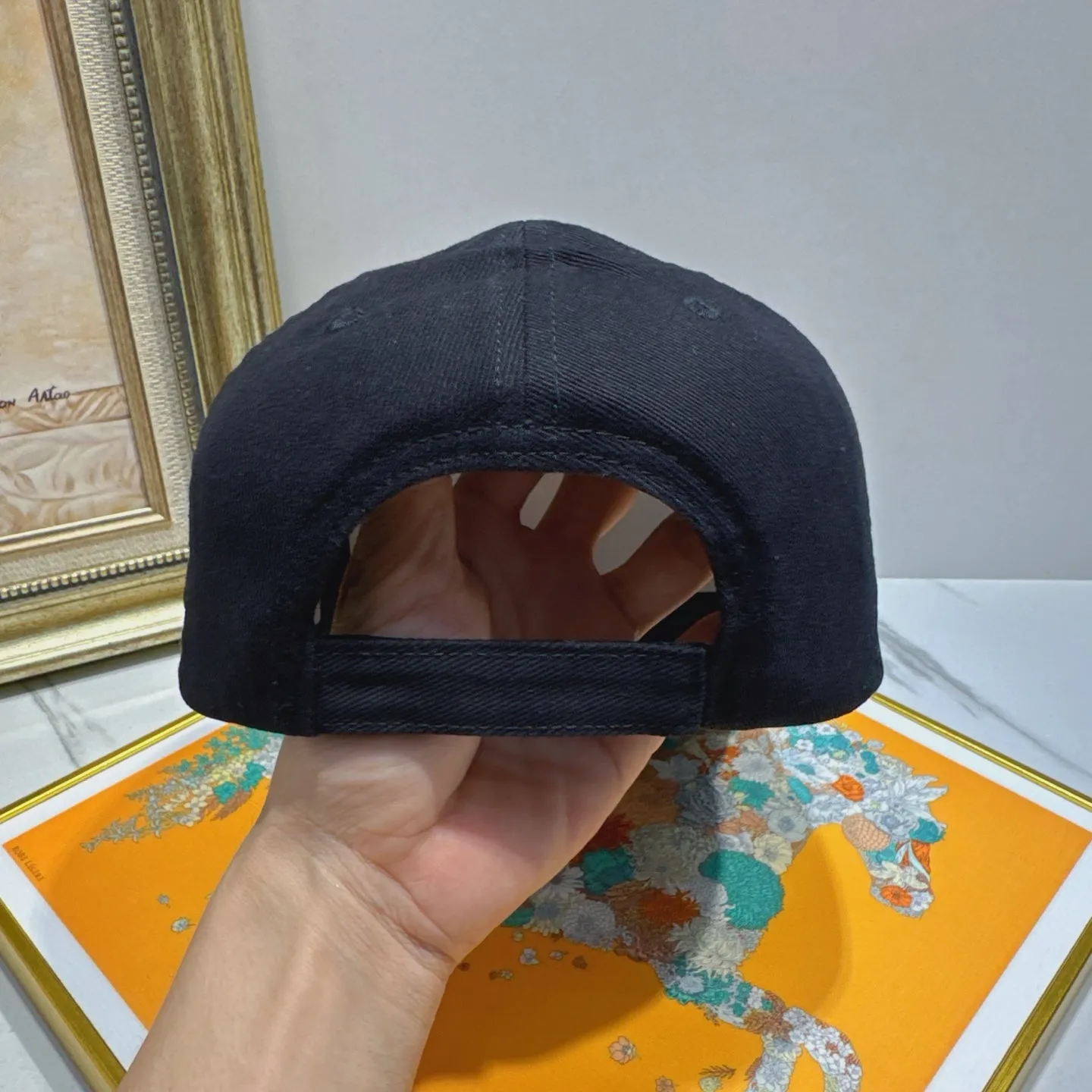 Avant-garde Embroidery Pattern Hat