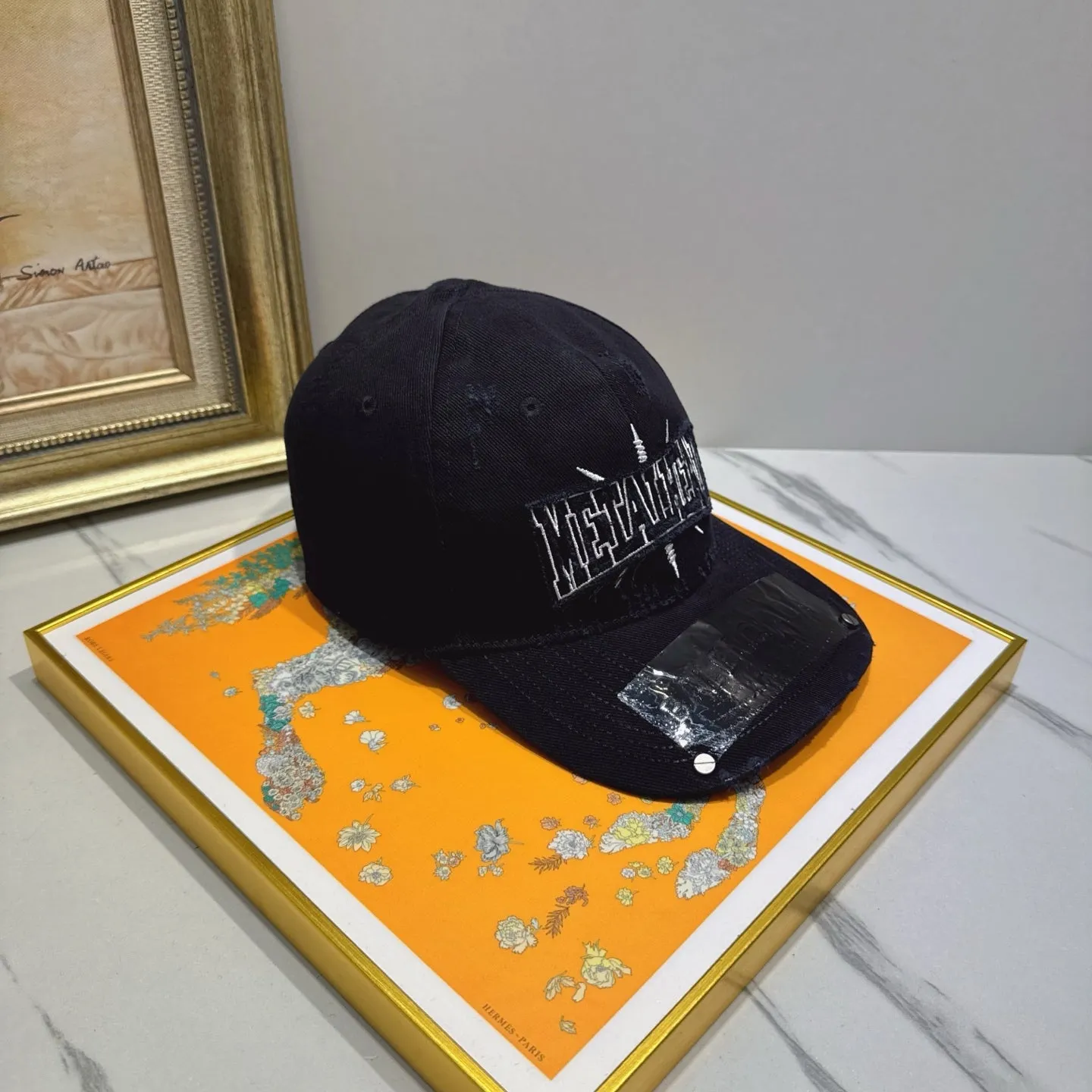 Avant-garde Embroidery Pattern Hat