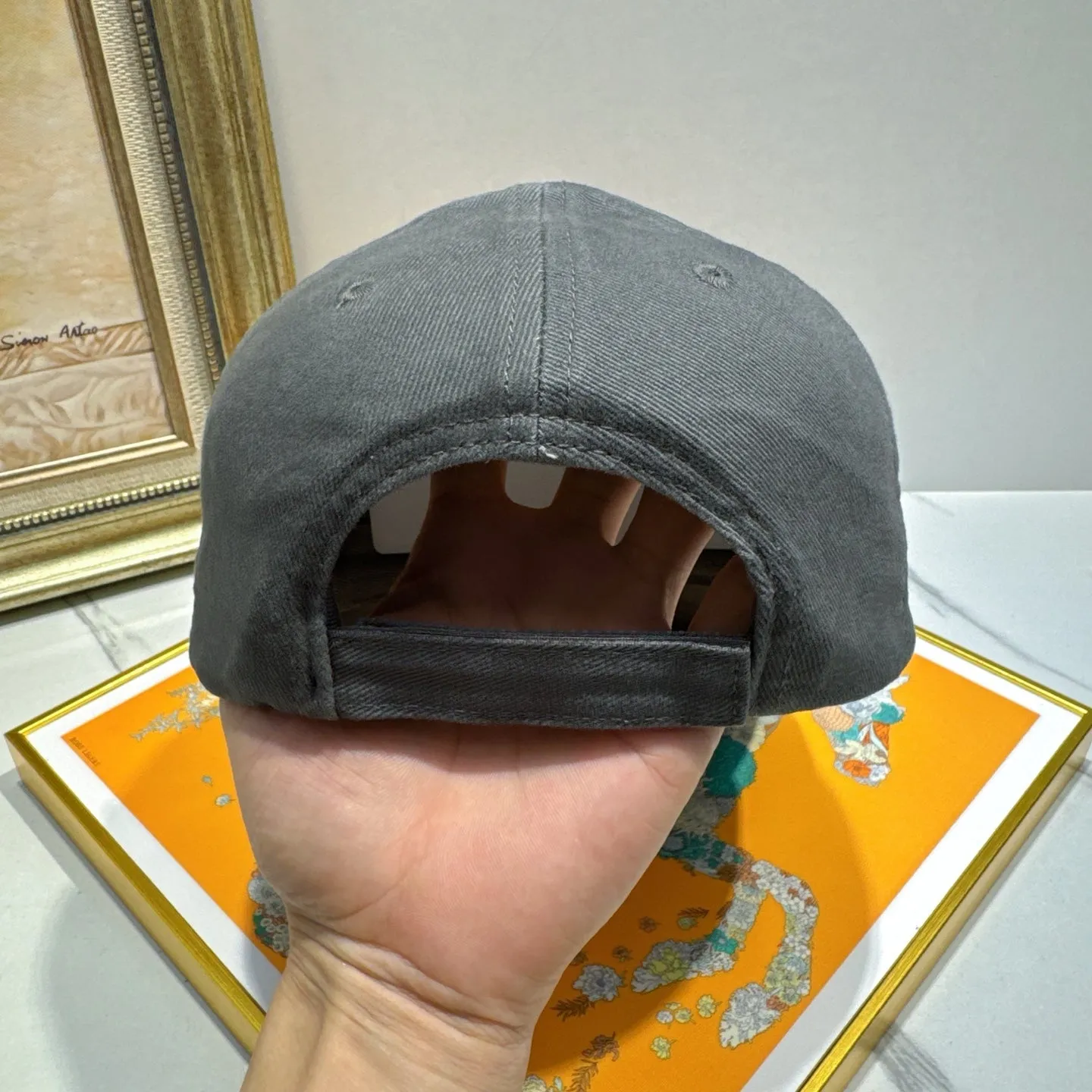 Avant-garde Embroidery Pattern Hat