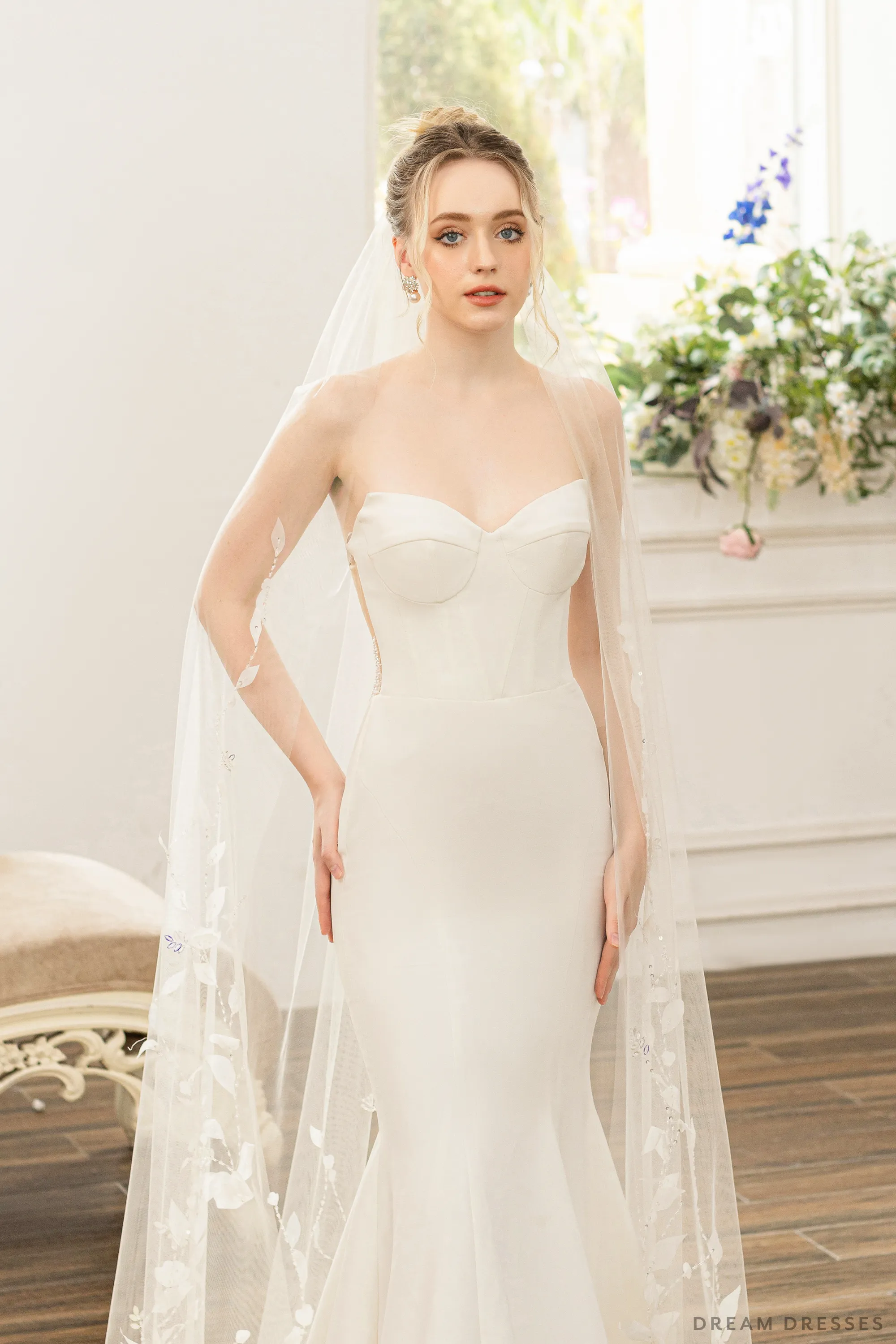 Bridal Veil with Lace and Crystals (#FANNY)
