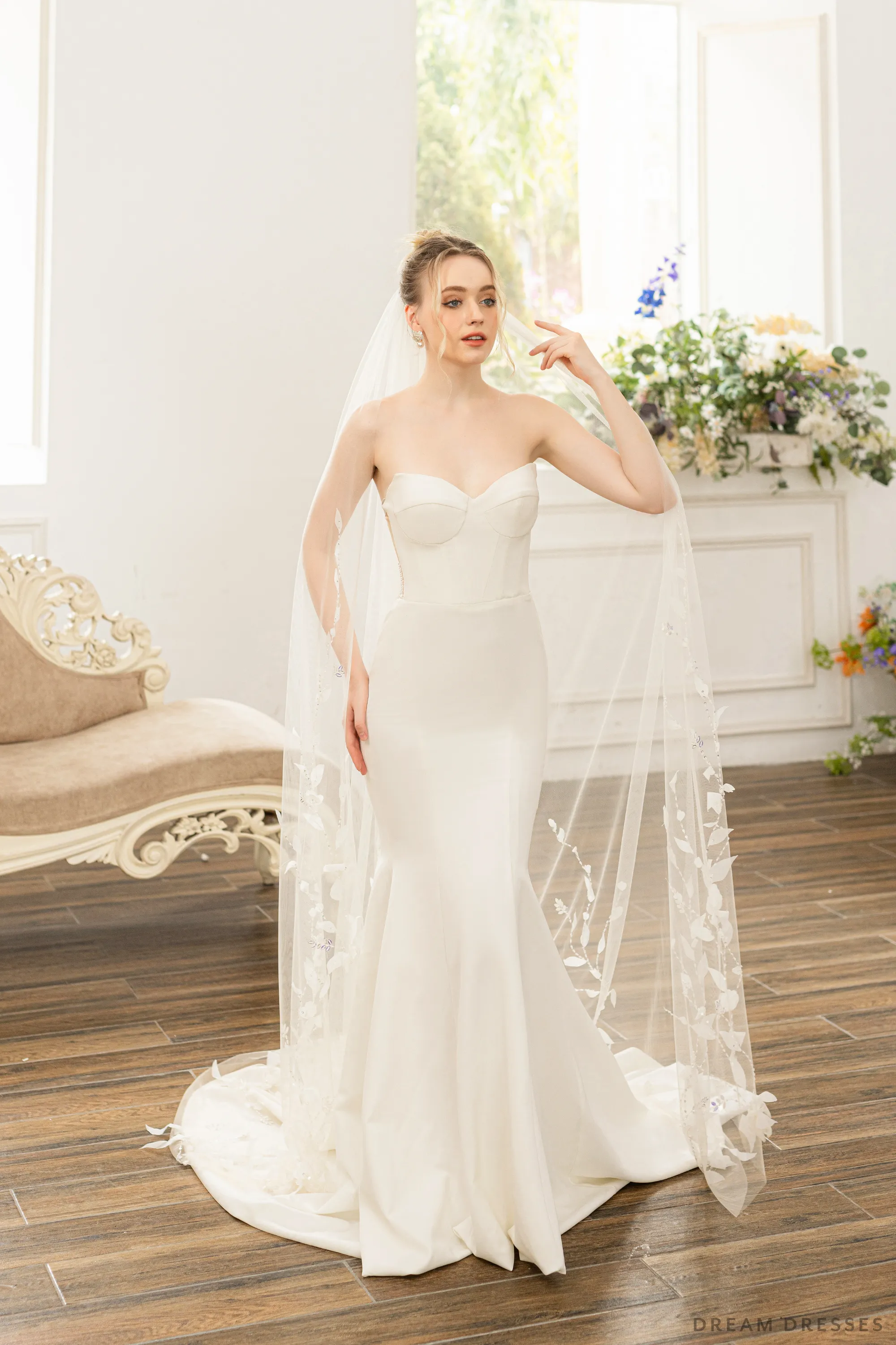 Bridal Veil with Lace and Crystals (#FANNY)
