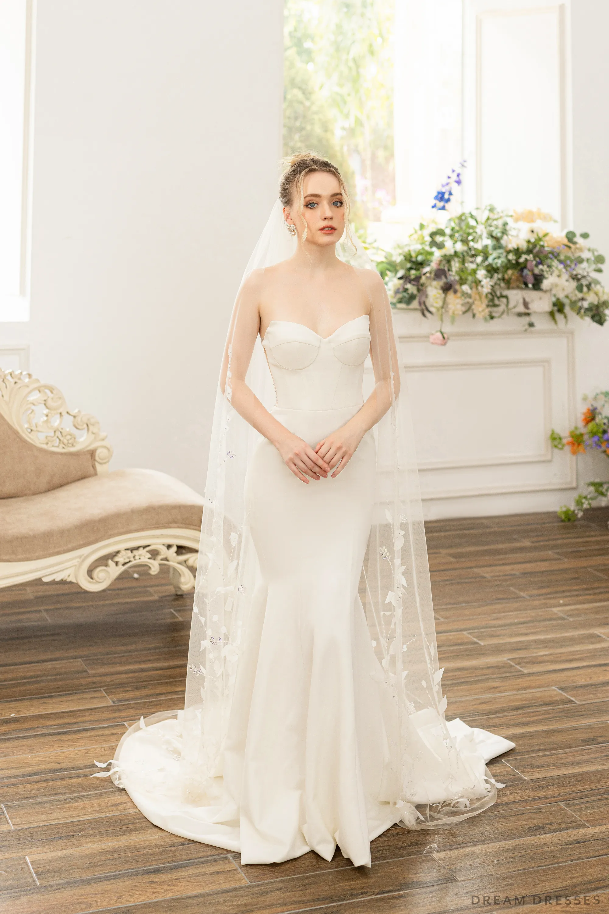 Bridal Veil with Lace and Crystals (#FANNY)