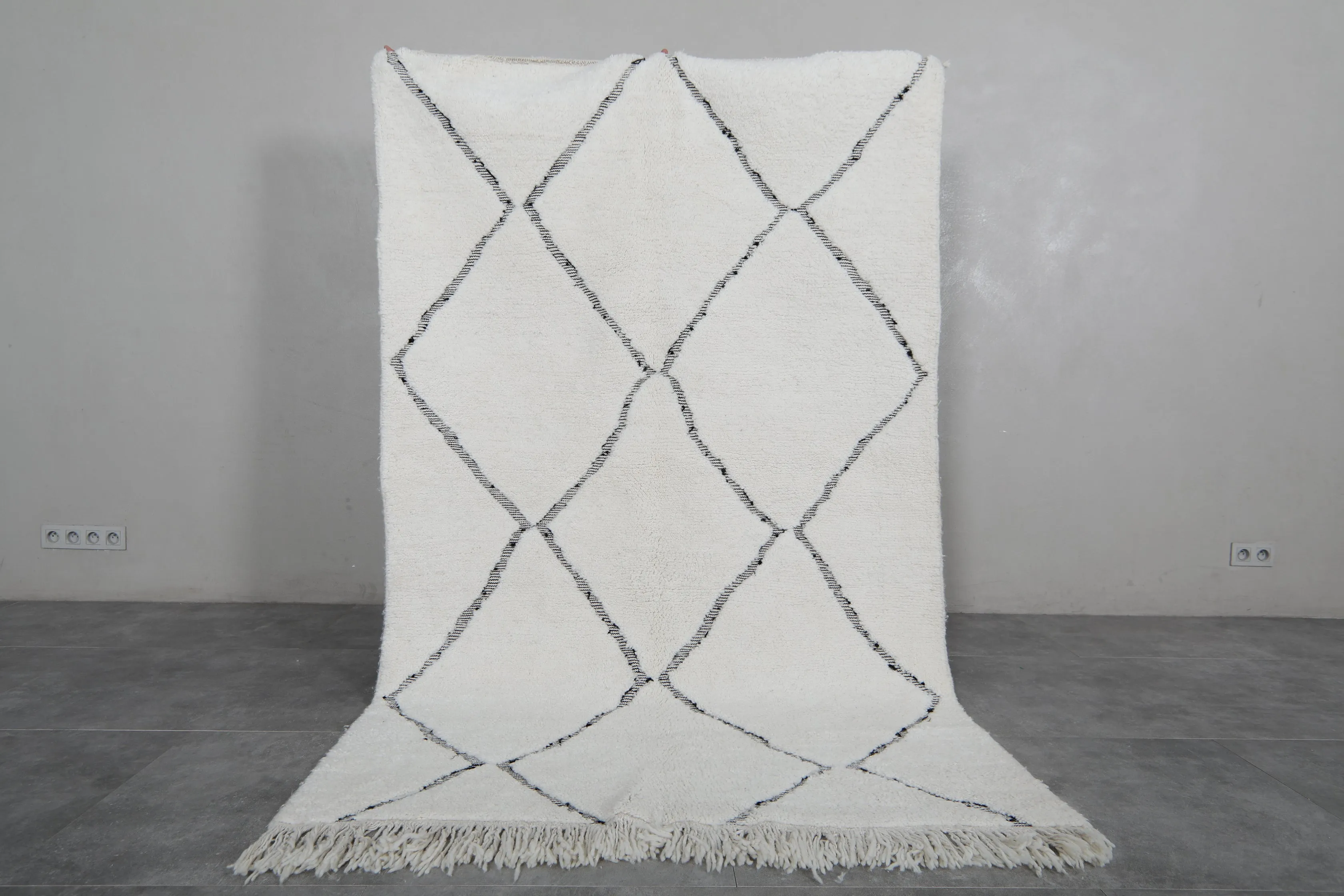 Diamond Moroccan Rug - 4.8 x 7.7 Feet | Handmade Luxury Decor