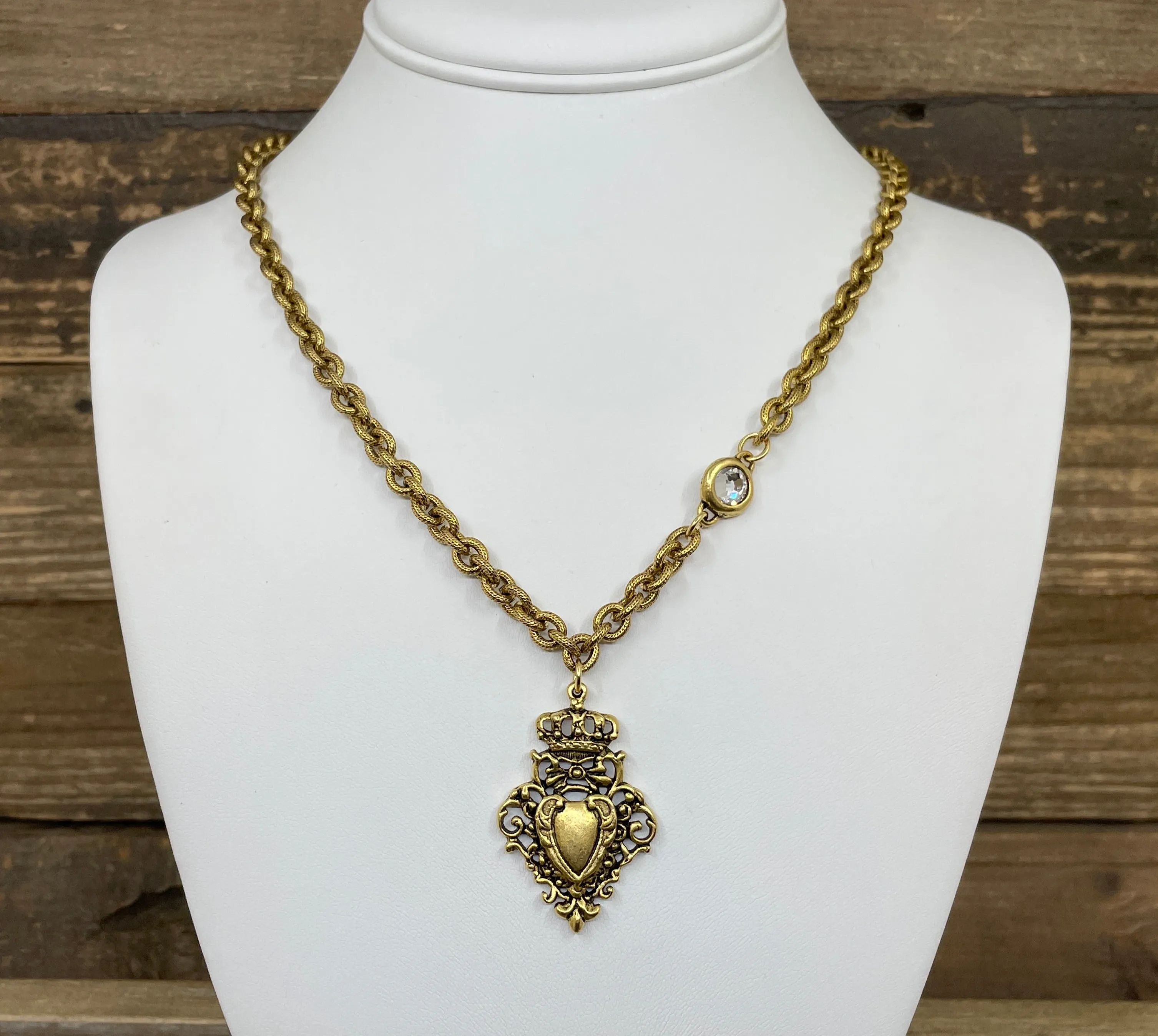 Gold Plated 18" Chain with Gold Queen of Hearts Pendant