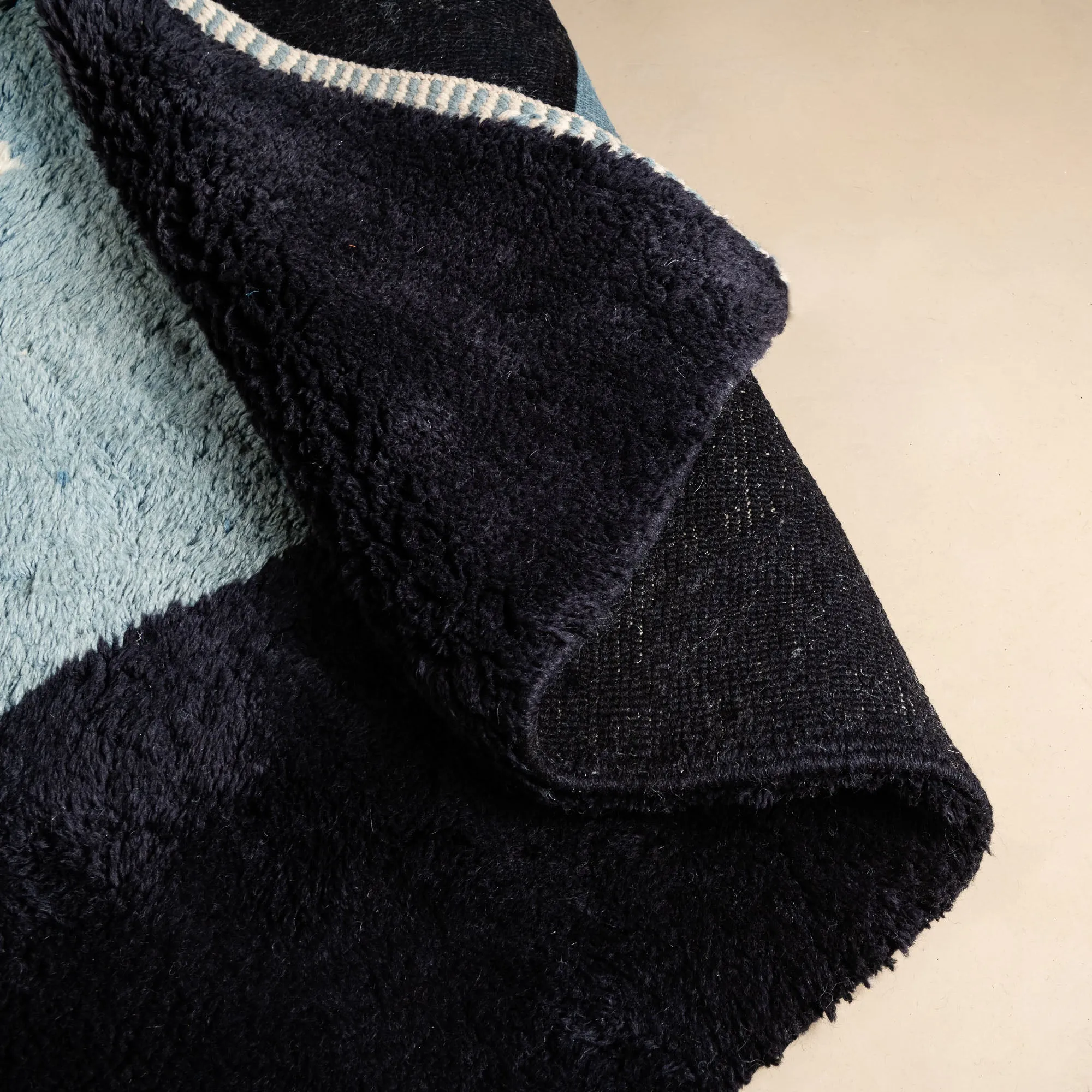 Grande Arche - Luxury Shag Moroccan Rug