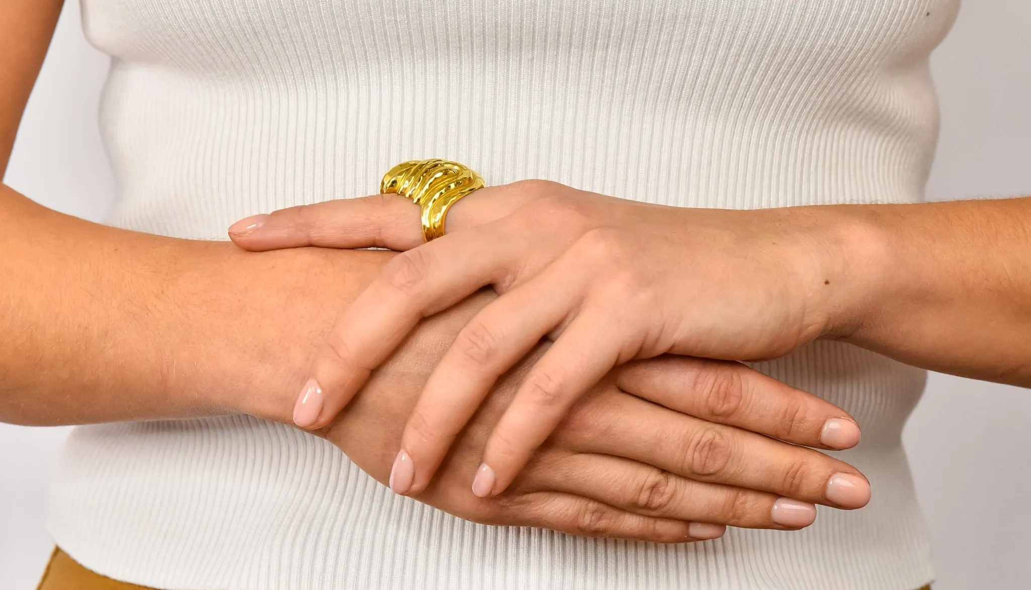 Henry Dunay Vintage 18 Karat Gold Hammered Swirl Ring Circa 1980