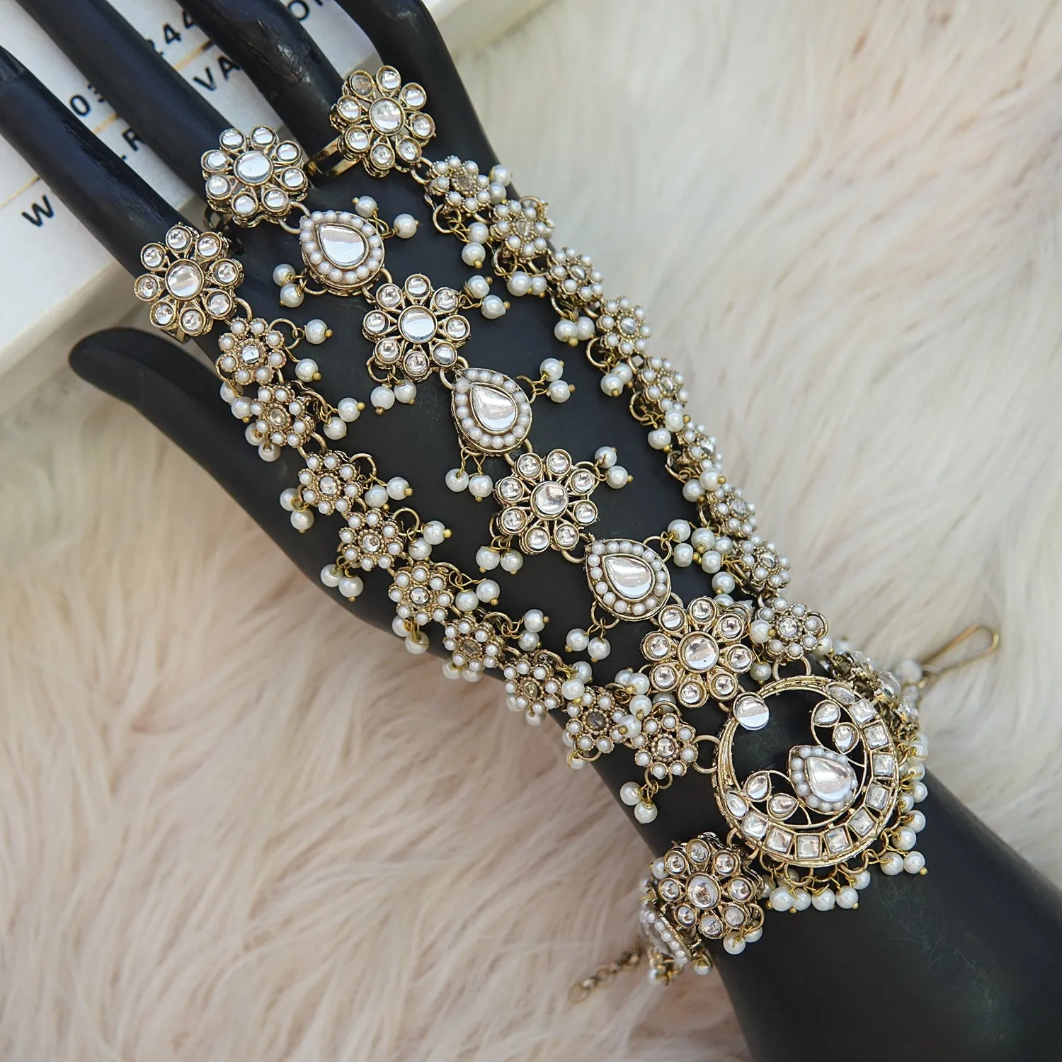 Kundan & Stones Teenja Bracelet