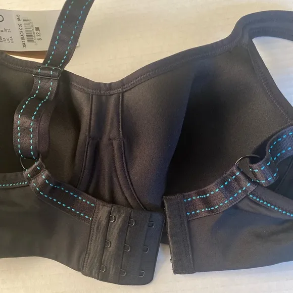 NWT Chantelle High Impact Sports Bra Black Blue Stitching Size 32C