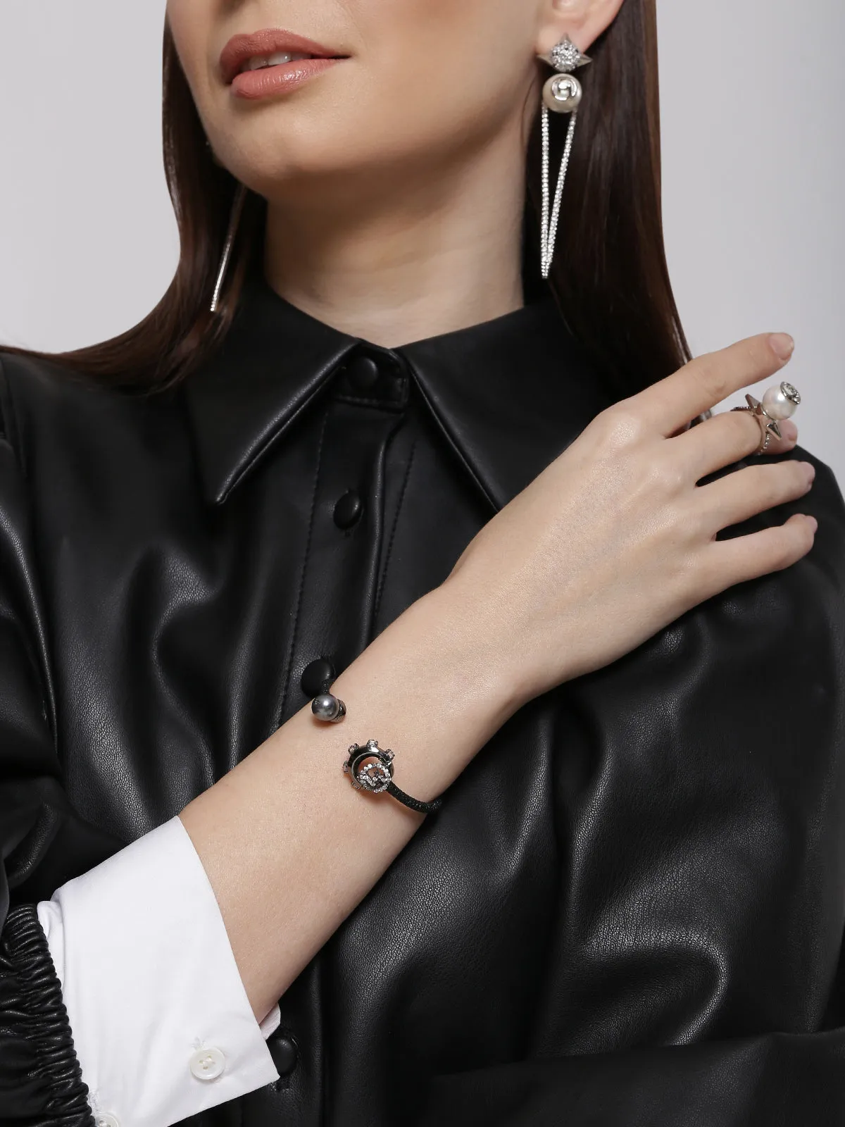 Outhouse   I    OH Celeste Alafaya Lyra Bracelet Gunmetal New OHAW19BR041