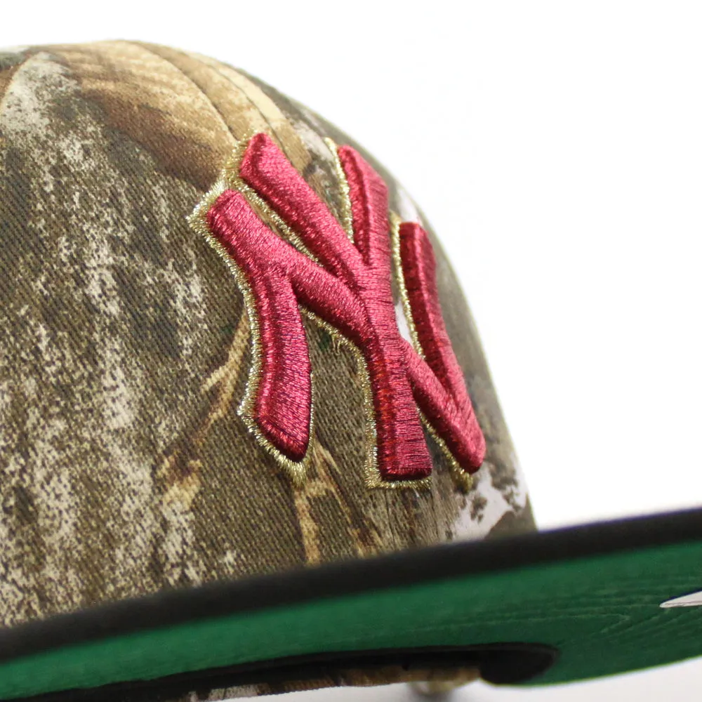 🚨PRE-ORDER🚨 New York Yankees 1999 World Series New Era 59Fifty Fitted Hat (Real Tree camo Black Green Under Brim)