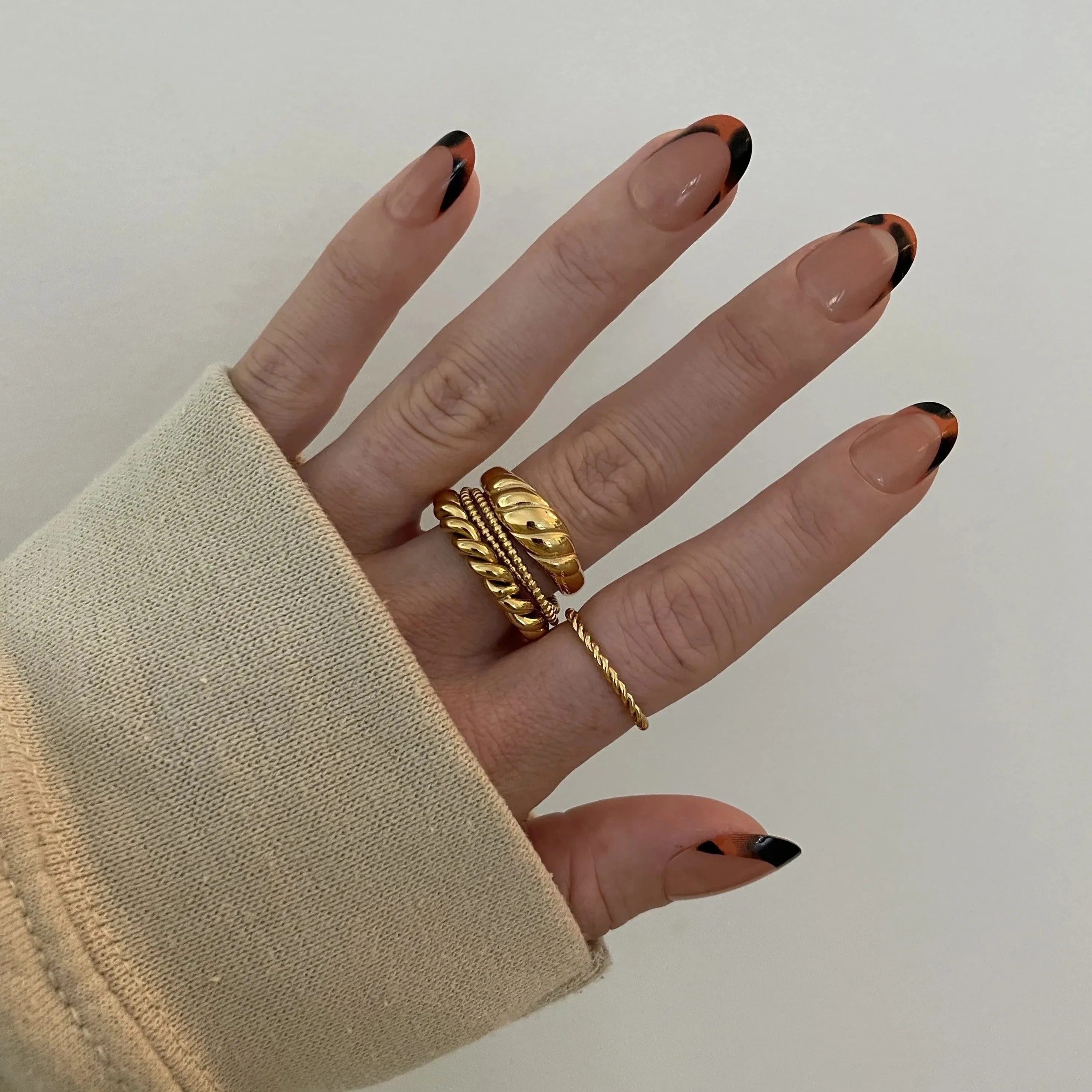 Raven Twisted Croissant Ring