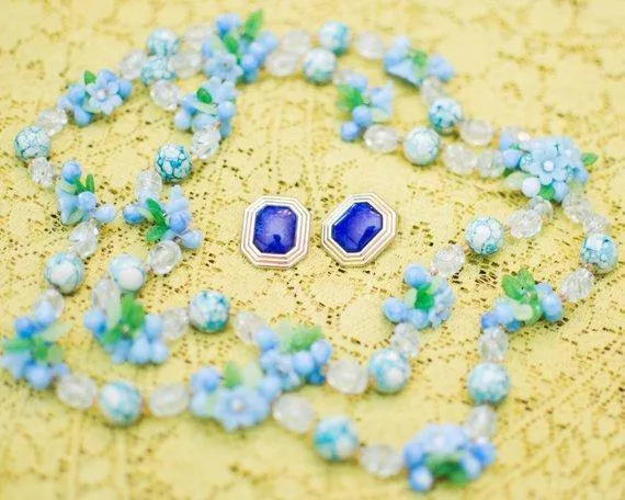Vintage 1950s Blue and White Crystal Bubble Bead Necklace with Flowers
