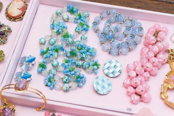Vintage 1950s Blue and White Crystal Bubble Bead Necklace with Flowers