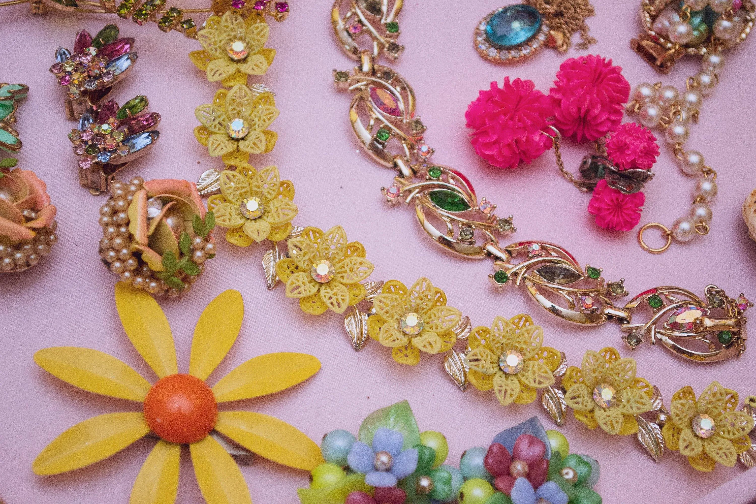 Vintage Yellow Flower Choker Necklace with Aurora Borealis Crystals